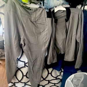 Gray jaanuu scrubs like new